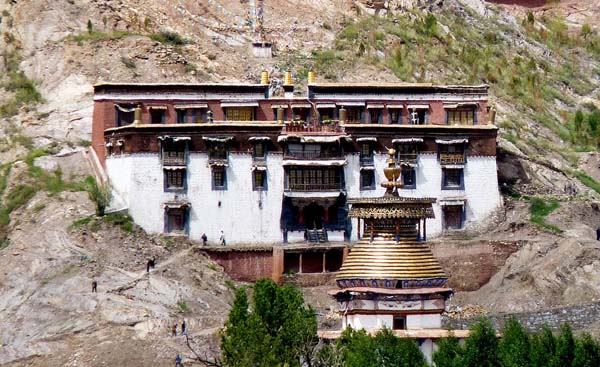 Palcho Monastery Scene